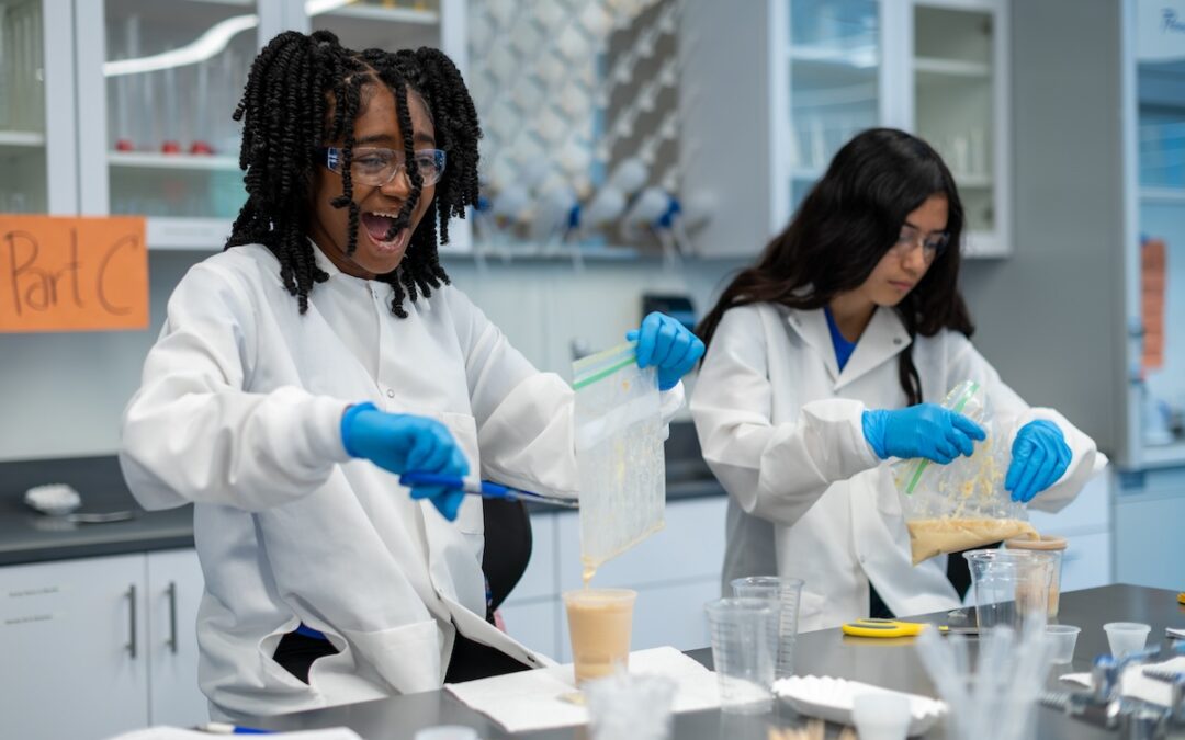 Girls participating in STEM summer camp Chicago STEMgirls program
